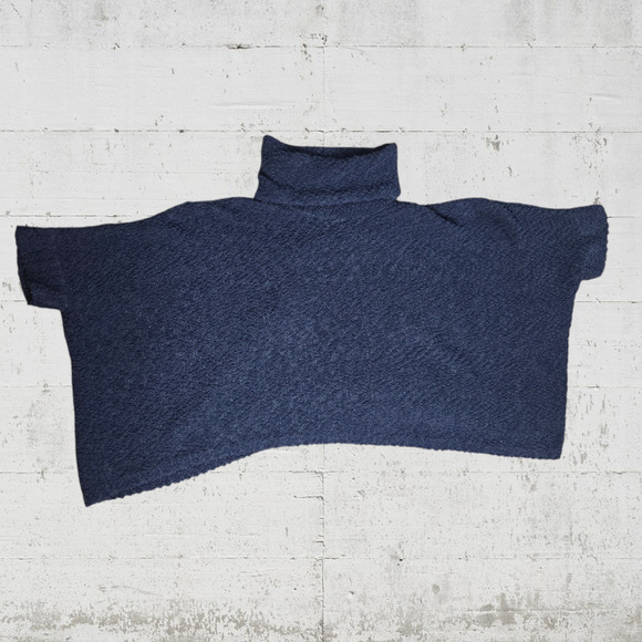 Romeo & Juliet Navy Boucle Chenille Turtleneck Poncho Cape Sweater Size Medium - Picture 9 of 9